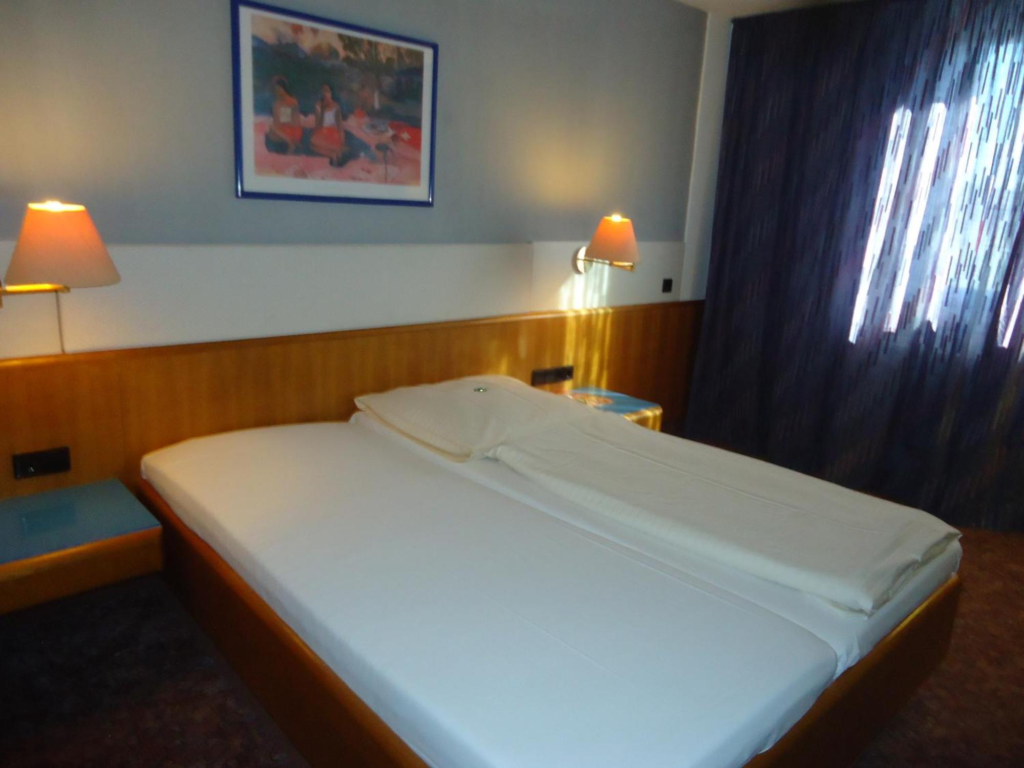 Enjoyhotel Garni Korntal Stuttgart B&B Ngoại thất bức ảnh